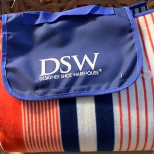 New DSW Striped Picnic BeachTrow Yoga Mat Blanket